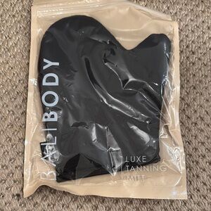 Bali Body Luxe Tanning Mitt. New.